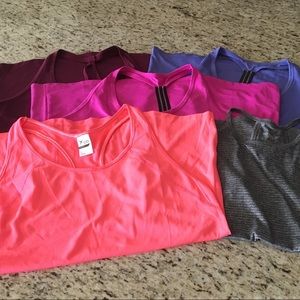 FIVE Old Navy Active tanks size M